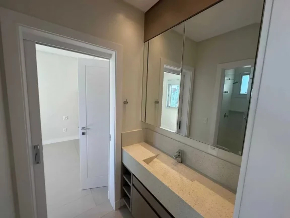 Imagem Apartamento com 4 dormitórios sendo 2 suítes e 3 vagas de garagem - Balneário Camboriú/SC