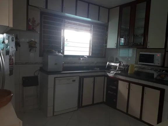 Imagem Casa Alto Padrão para Venda em Rio de Janeiro, Campo Grande, 5 dormitórios, 2 suítes, 6 banheiros, 3 vagas