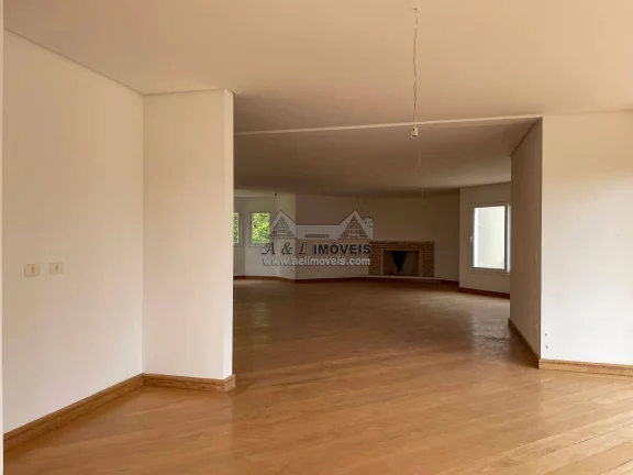Imagem Casa à venda em Campos do Jordão – Com 04 amplas suítes em Condomínio