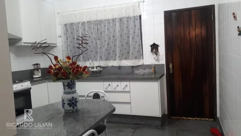 Imagem Maravilhosa casa assobradada com 3 suites e muito espaço para o conforto da sua familia