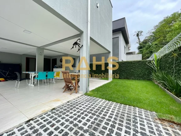 Imagem Excelente Casa em Condomínio Fechado à Venda no Bairro Vila Nova em Joinville. Casa de alto padrã...