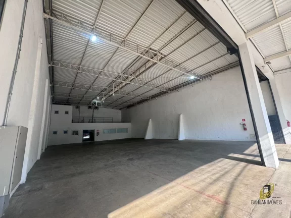 Imagem Galpão Comercial de Alto Padrão em Cotia-SP 2 Salas, 4 Banheiros, 527m² Venda ou Locação no Jardim Santa Paula