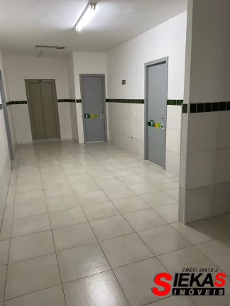 Imagem Galpão Comercial para Locação na Vila Santa Teresa - 6 Salas, 3 Banheiros, 2 Vagas de Garagem, 840 m² - São Paulo-SP