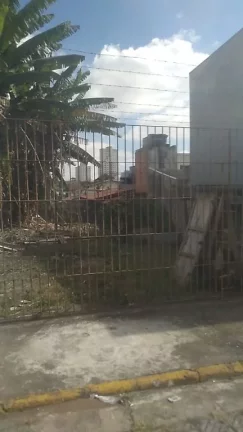 Imagem Terreno 100% plano, rua larga e sem saída, próximo a comércios.