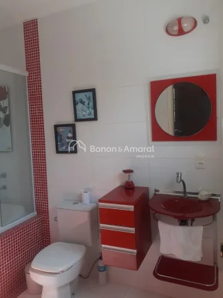 Imagem Casa ampla, arejada com bom acabamento. A residência de 5 andares possui 3 suítes sendo 1 suíte m...