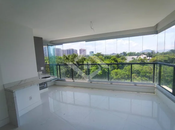 Imagem Apartamento de 4 Quartos na Barra da Tijuca perto do Posto 6 com 147 m²
