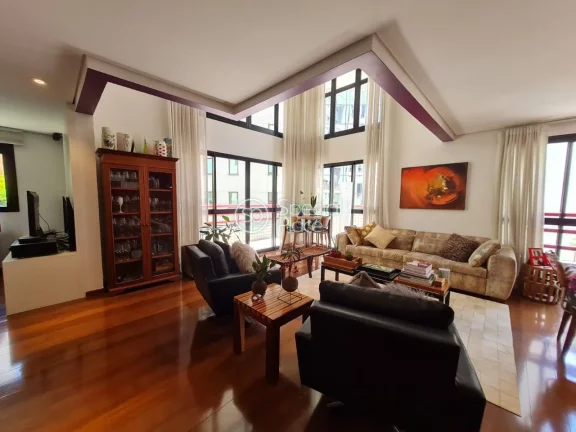 Apartamento duplex em ótima localização no Itaim, ao lado da São Gabriel e 9 de Julho, onde temo...