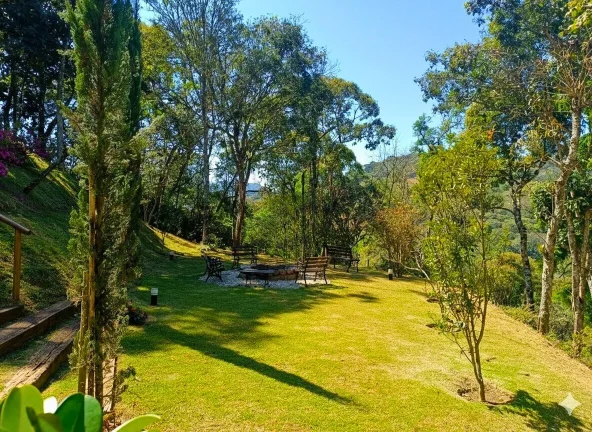 Imagem O Equilíbrio Perfeito entre o Design Moderno e o Acolhimento da Serra