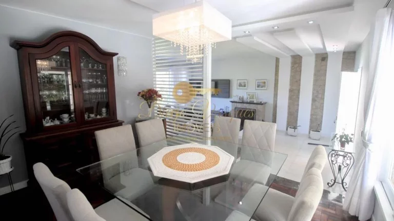 Imagem Casa em Condomínio para Venda em Teresópolis / RJ no bairro Comary