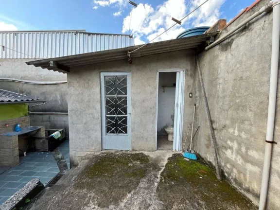 Imagem Casa Ampla e Segura com Grande Área Externa e Horta – 3 Quartos e Vagas para 4 Carros!