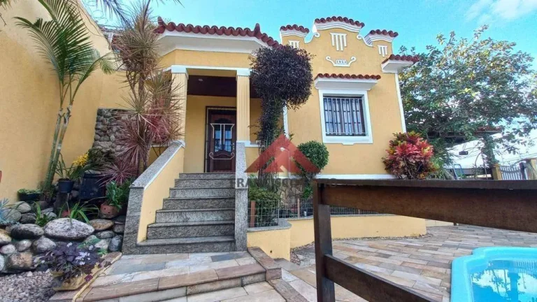 Imagem Excelente casa com sala, 3 quartos, banheiros, copa cozinha e área de serviço. Área de lazer com churrasqueira, área gourmet e piscina.