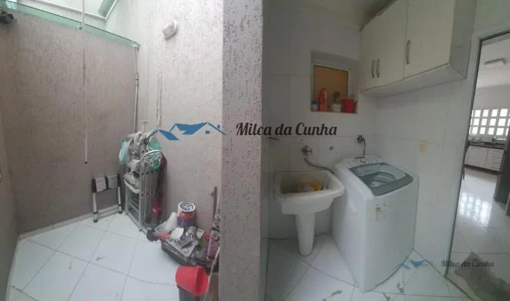 Imagem Sobrado com piscina para Venda com 3 dormitórios, 4 vagas, 220m², Vila Assunção em Santo André