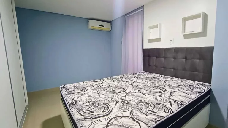 Imagem Casa dividida em 3 apartamentos independes rendendo R$ 8.570,00 de aluguel em Balneário Camboriú/SC