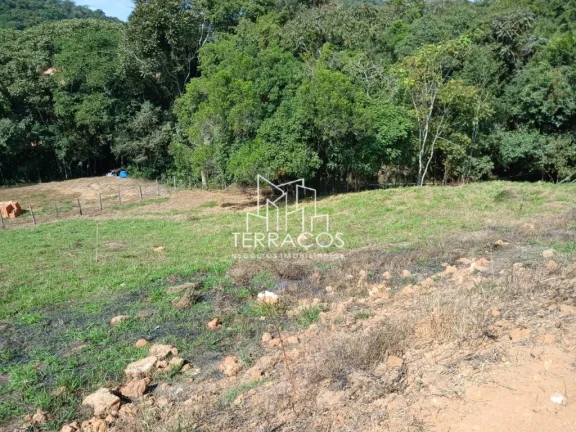 Imagem 2.200 M² DE TERRENO NA CIDADE DE CAMANDUCAIA M.G. COM MINA D'ÁGUA.