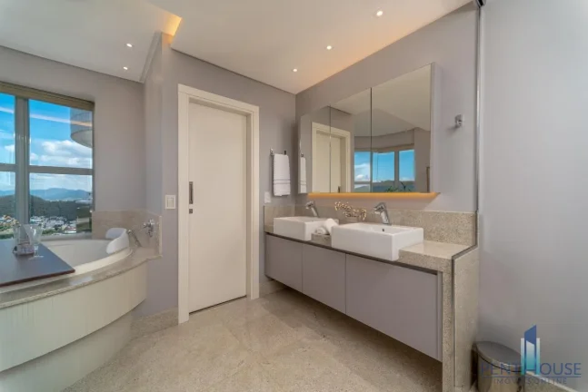 Imagem Apartamento Frente Mar para Venda em Balneário Camboriú, CENTRO, 4 dormitórios, 4 suítes, 6 banheiros, 4 vagas