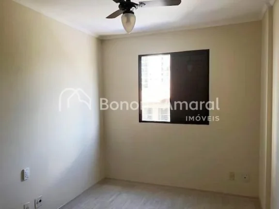 Imagem A sala ampla, com dois ambientes, é perfeita para receber amigos ou curtir momentos de tranquilidad...