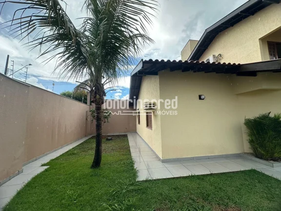 Imagem Magnífico Sobrado com 3 Dormitórios, Suíte, Piscina, Churrasqueira e 4 Vagas de Garagem em Terreno de 416 m² - Oportunidade em Zona Residencial ZR-4!