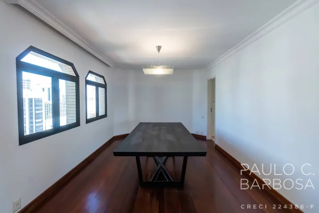 Imagem Itaim Bibi - Rua Sem Saída - 3 Dormitórios (1 Suíte) - 3 Vagas - 240m²