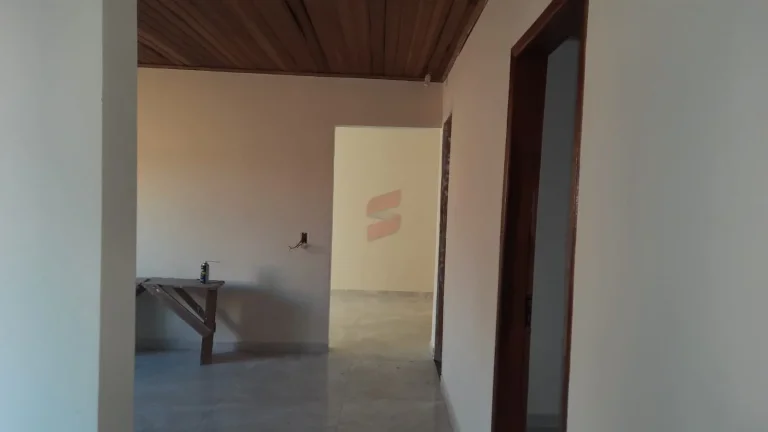 Imagem VENDO UMA BELÍSSIMA CASA EM PIRAQUARA
BAIRRO : JARDIM SANTA HELENATerreno com 560 metros quadrados sendo 14x40, área construída 144m2
A casa disponibiliza de: 
- 3 suites e mais 1 banheiro social
- Banheiros com box e revestimento de porcelanato
- Sala de