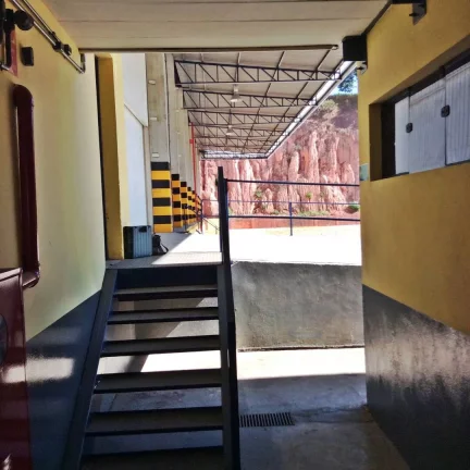 Imagem Galpão em Jandira - DISPONÍVEL PARA VENDA COM RENDA