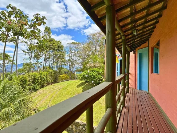 Imagem O privilégio de acordar diante da Pedra do Baú: Exclusividade e Paz