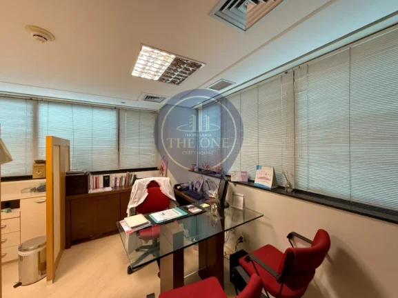 Imagem Conjunto Comercial à Venda em Moema com 2 Banheiros, 1 Vaga e 47m² - São Paulo-SP