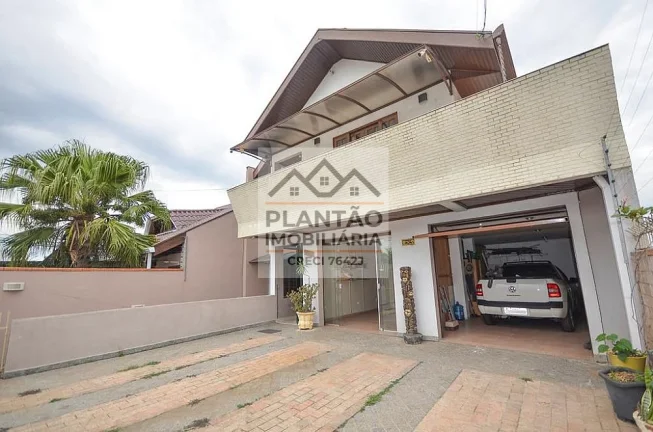 Foto do imóvel: Casa Triplex a Venda no bairro Pinheirinho - Curitiba, PR