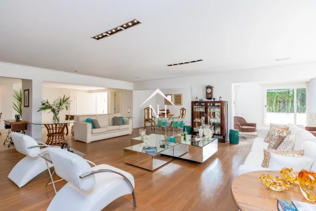 Imagem Casa alto padrão em condomínio fechado de 900m com 4 suítes (1 master), elevador, 6 vagas, piscina, churrasqueira, academia, cozinha gourmet
