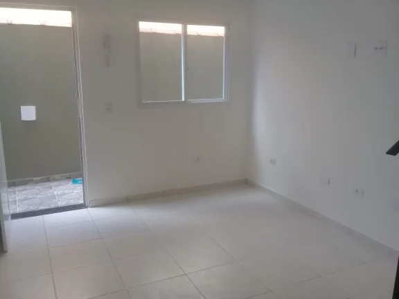 Imagem Sobrado em Condomínio para Locação em Praia Grande-SP, no Balneário Esmeralda: 2 quartos, 1 banheiro, 1 vaga, 60m².