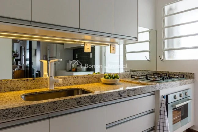 Imagem Apartamento impecável, totalmente mobiliado e repaginado por arquiteto, unindo sofisticação e pra...