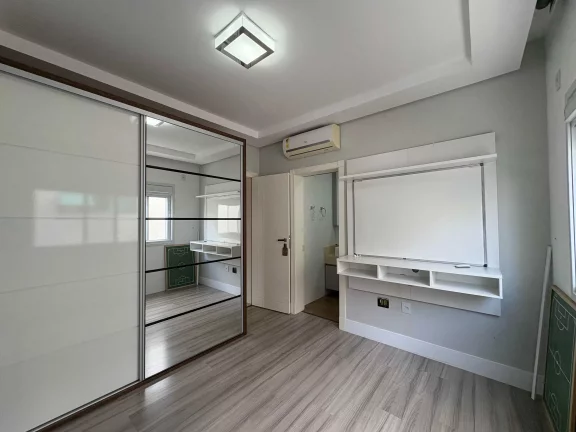Imagem Casa mobiliada no Condomínio Caledônia com 4 suítes e 4 vagas de garagem em Camboriú