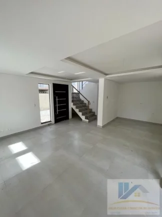 Imagem Sobrado para Venda em Curitiba, Uberaba, 3 dormitórios, 1 suíte, 2 banheiros, 1 vaga