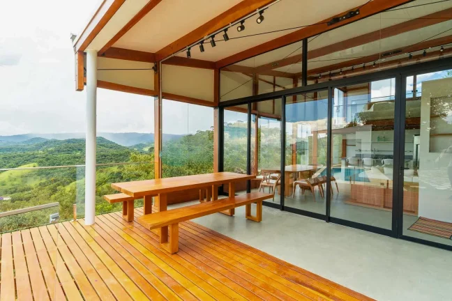Imagem Exclusividade: Design Moderno com Vista para a Pedra do Baú