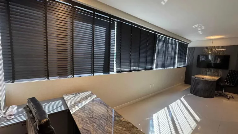 Imagem Sala comercial frente mar e mobiliada com 38,50m² e 1 vaga em Meia Praia -Itapema/SC