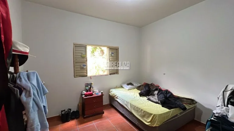 Imagem Espaçosa casa à venda no bairro Fabrício, Uberaba - 6 dormitórios e amplo quintal!