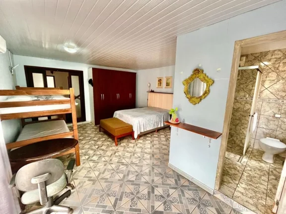 Imagem Casa mobiliada com 3 dormitórios sendo uma suíte para temporada no Centro Penha