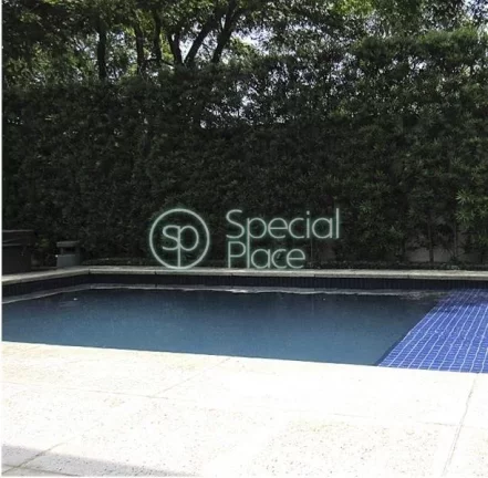 Imagem Casa impecável recém reformada em condomínio exclusivo ao lado da Chácara Flora. Sensação de e...