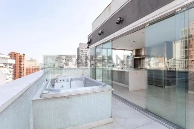 Imagem Cobertura no Jardins: 3 quartos, 1 suíte, 4 salas, 4 banheiros, 3 vagas - São Paulo-SP - 550m²!