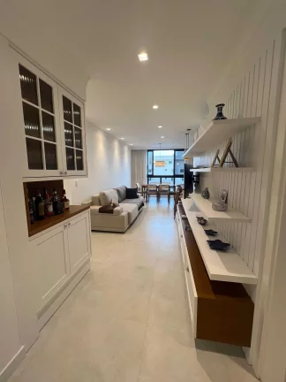 Imagem Apartamento a 250m do mar com 2 dormitórios sendo 2 suítes e 2 vagas de garagem em Bombinhas/SC