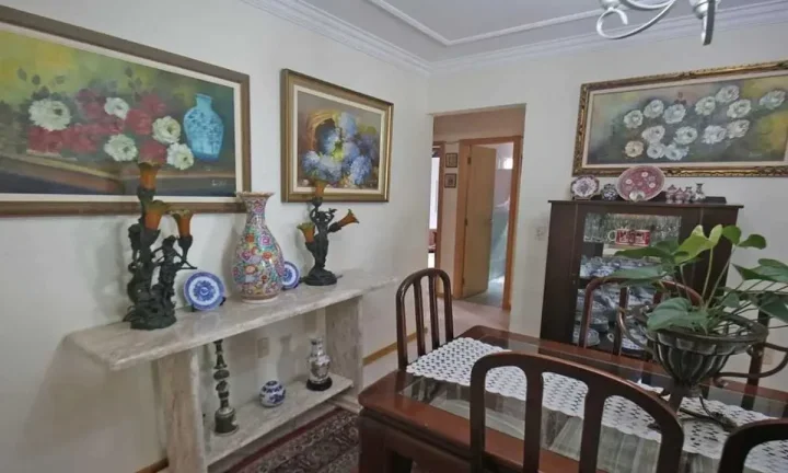 Imagem Apartamento quadra mar com 3 dormitórios sendo 1 suíte e 1 vaga de garagem em Balneário Camboriú/SC