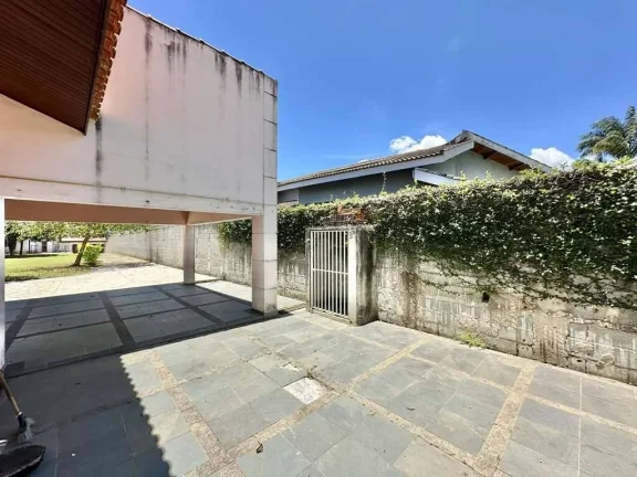 Imagem Cond Vila Velha - Casa 80% TÉRREA, 3 suítes! Lote 1.546m² plano!