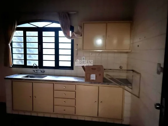 Imagem Vende-se casa com dois quartos no centro da cidade - Igarapava/SP