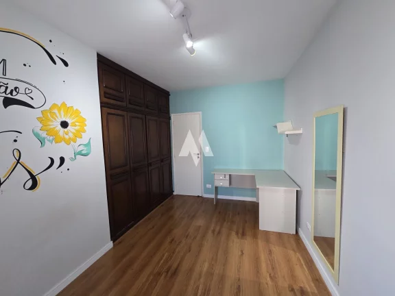 Imagem Apartamento para locação com 3 dormitórios, 1 suíte, a uma quadra da praia, 1 vaga demarcada