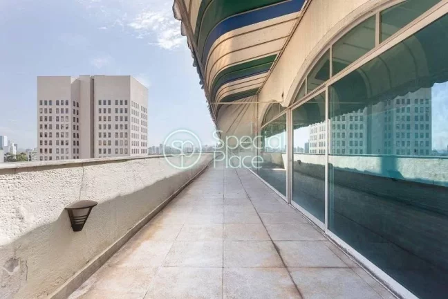 Imagem Ótima cobertura penthouse para reforma à venda no Itaim: - Área: 247m² com vista panorâmica de ...