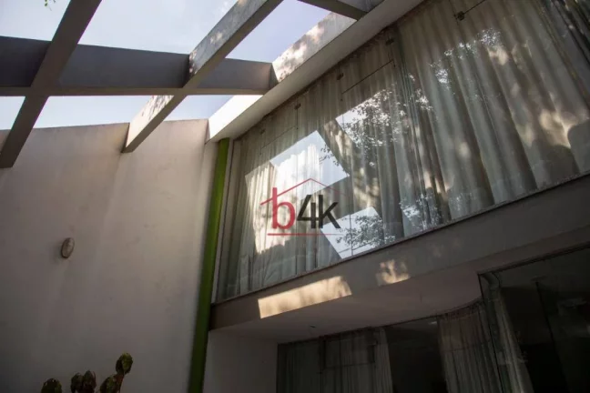 Imagem Casa para locação e/ou venda em Moema. 200m², 4 quartos, 4 banheiros e 3 pavimentos. na rua Maturi, 55.