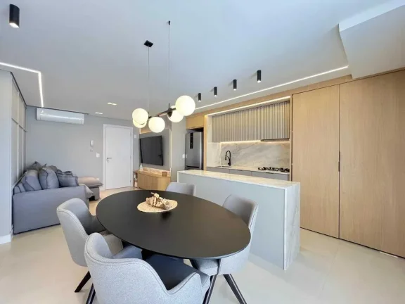 Imagem Apartamento mobiliado com 3 dormitórios sendo 1 suíte e 2 vagas de garagem em Balneário Camboriú