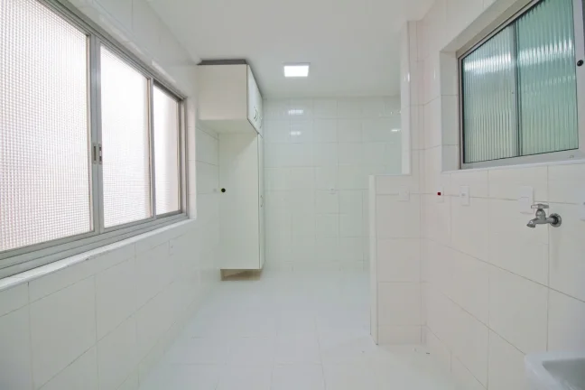 Imagem Apartamento 106M², 3Q, 1 Suíte, 2 Banheiros, 1 Vaga, Piscina, Churrasqueira, Salão de Festas e Jogos, Playground, Brinquedoteca, Armários, Jardim.