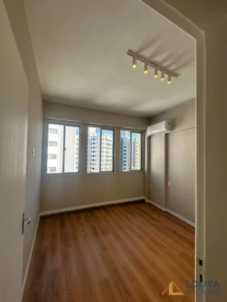 Imagem Apartamento à venda, de 2 quartos no Centro de Florianópolis.