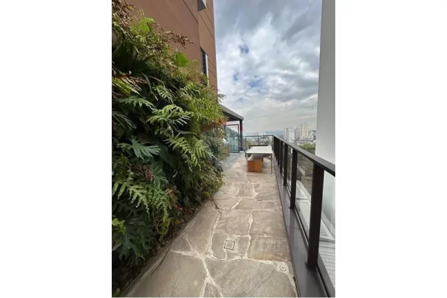 Imagem Apartamento Garden que se destaca pela localização no bairro charmoso da Vila Madalena, com 2 dormitórios, sendo 1 suite, 2 banheiros e 1 vaga .