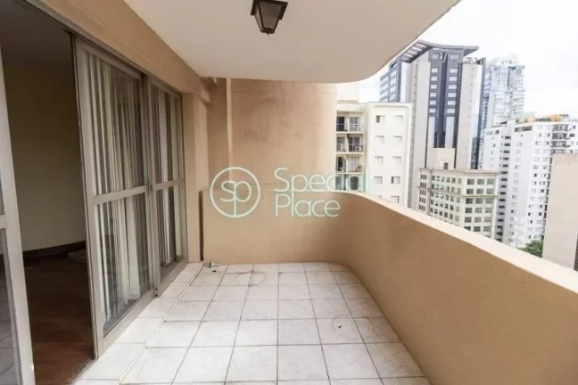 Imagem Apartamento com 122 m², localizado no coração da Vila Olímpia. Andar alto, amplo living com vara...